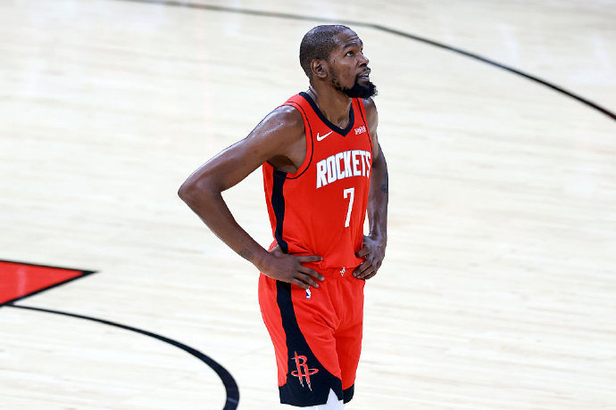 英雄联盟战争学院-赛前欧超杯传出新动向，休斯敦火箭绝杀压哨，管理层表态：更衣室稳定，赛季目标并未改变的简单介绍