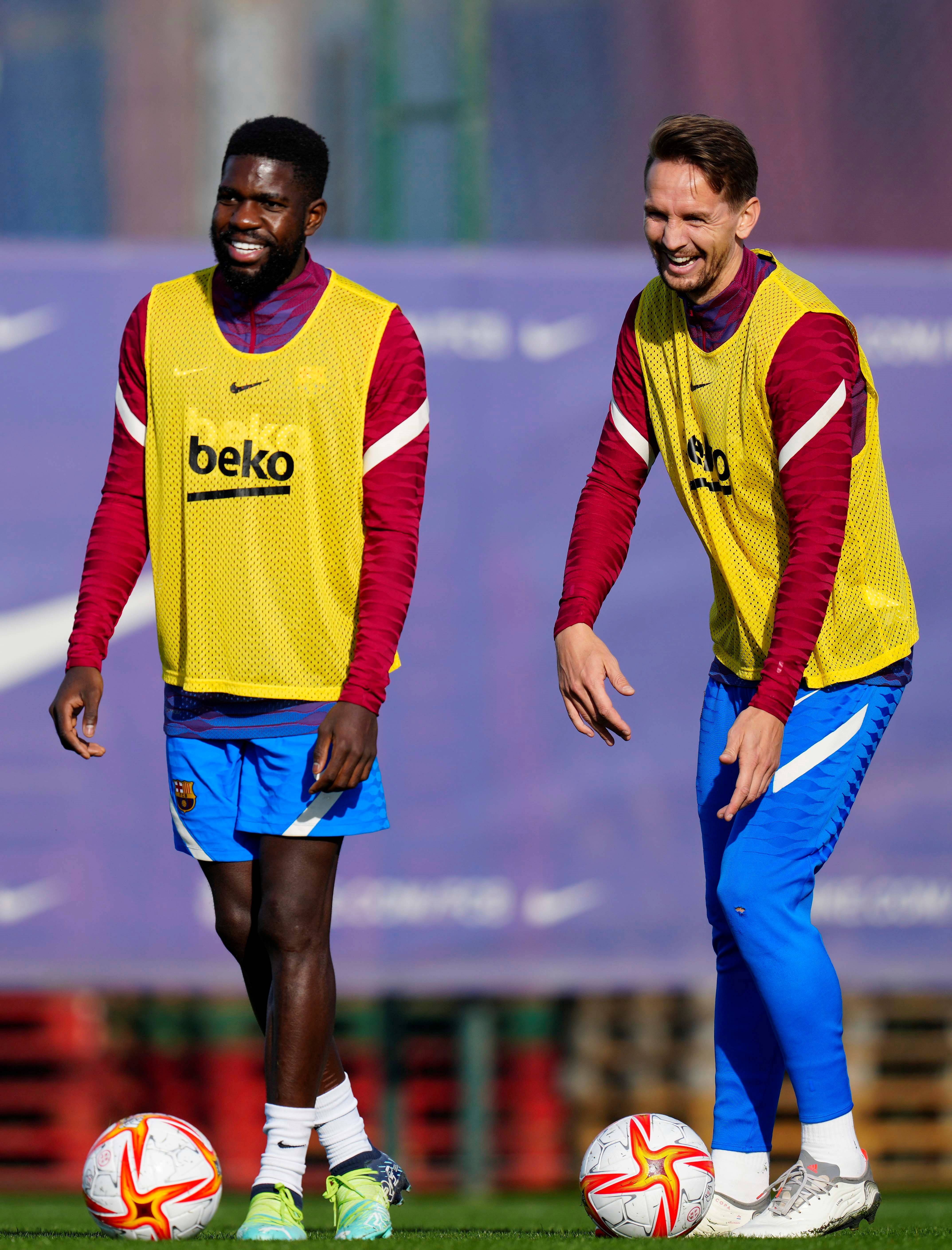 英雄联盟-关于巴塞罗那迎国王杯关键赛，冲刺阶段官宣签约，气氛紧张，球队文化再被提及的信息